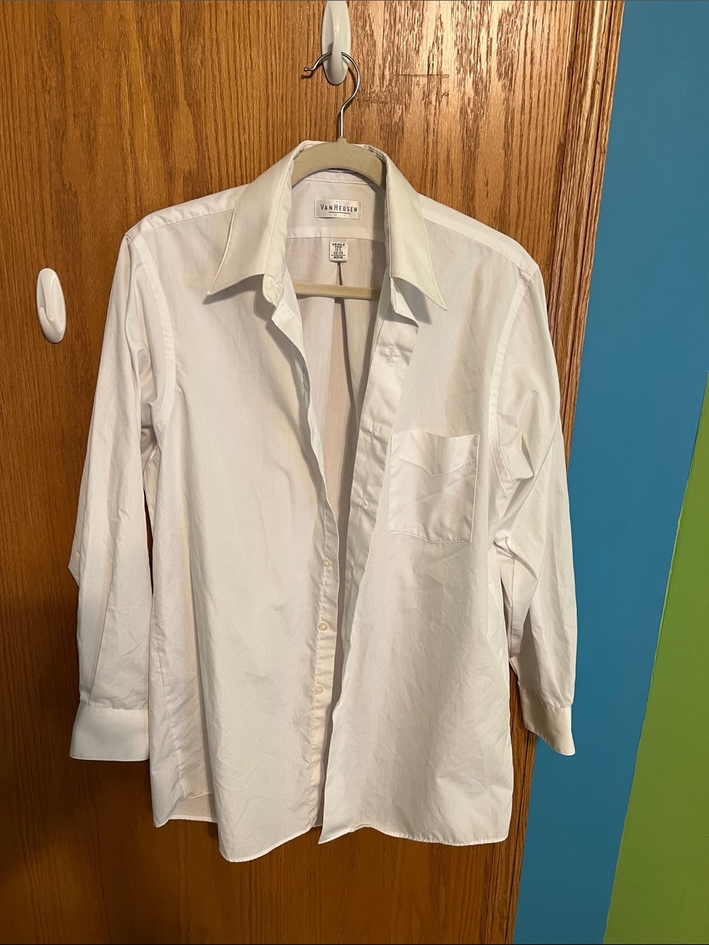 Van Heusen Men's White Long-Sleeve Dress Shirt 15 1/2 32/33 Sleeve Medium